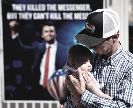 Ako prví padajú umiernení. Čo znamená Kirkova smrť