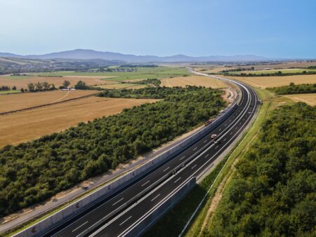 Motoristi obídu Košice po novom obchvate na R2. Na výstavbu jeho časti si však počkajú