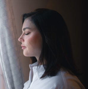 Die Frau, die von einer Leihmutter geboren wurde: Selbst Welpen werden nicht von ihrer Mutter getrennt