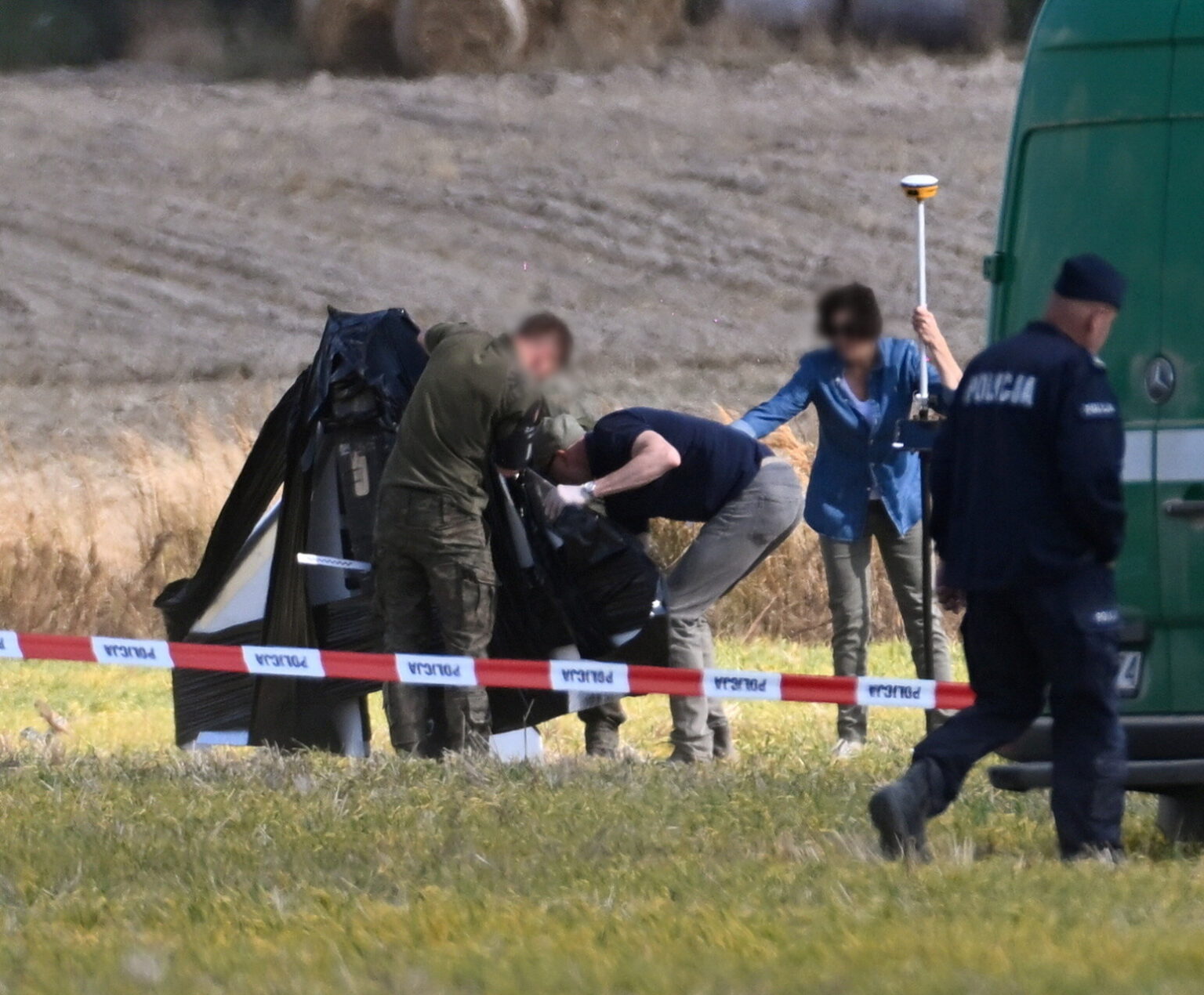 Miesto dopadu dronu v obci Wohyň, 10. septembra 2025. Foto: Wojtek Jargiloú ČTK/ PAP