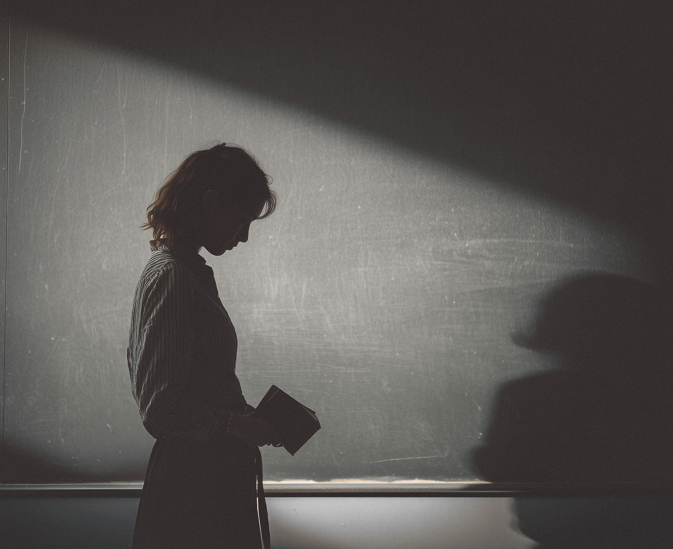 Učiteľom môže čoskoro klesnúť príjem. Riešenie majú v rukách, ohradzuje sa rezort školstva