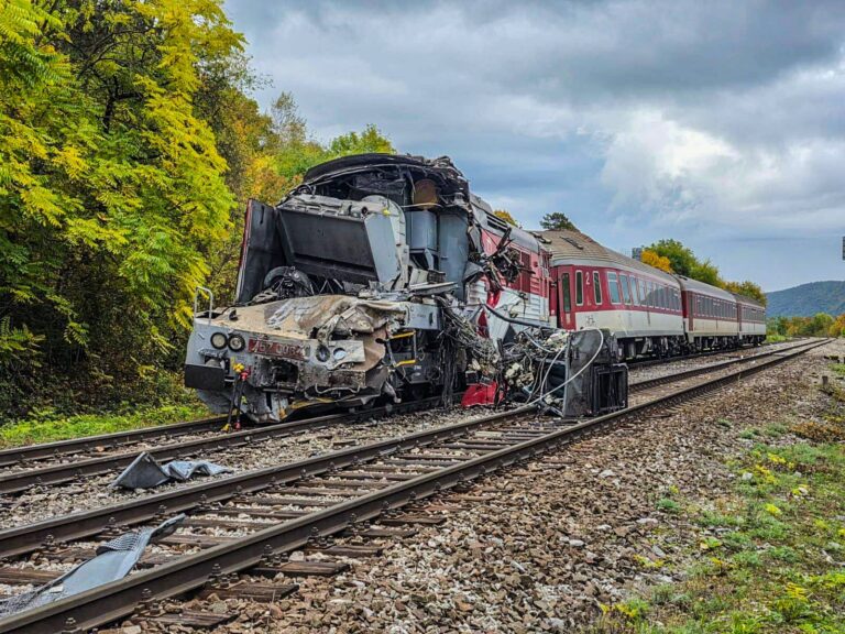 Rušňovodič pred zrážkou vlakov oddychoval 20 minút, dodržal predpisy