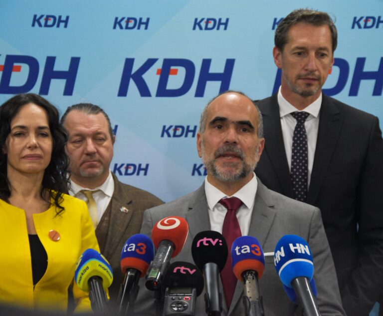 Takáč zavádza o čerpaní eurofondov, tvrdí Čaučík