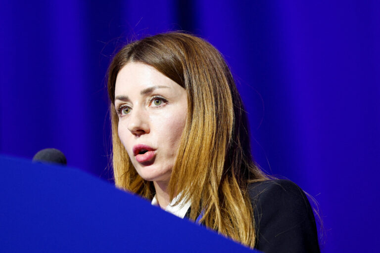 Ukrainische Regierung sieht sich Korruptionsvorwürfen ausgesetzt, Minister verspricht Transparenz