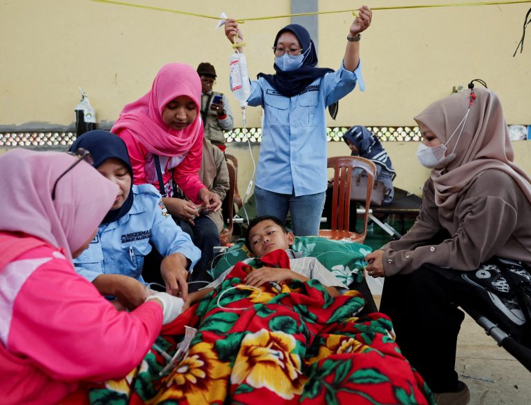 V Indonézii ochorelo ďalších 700 detí po školských obedoch