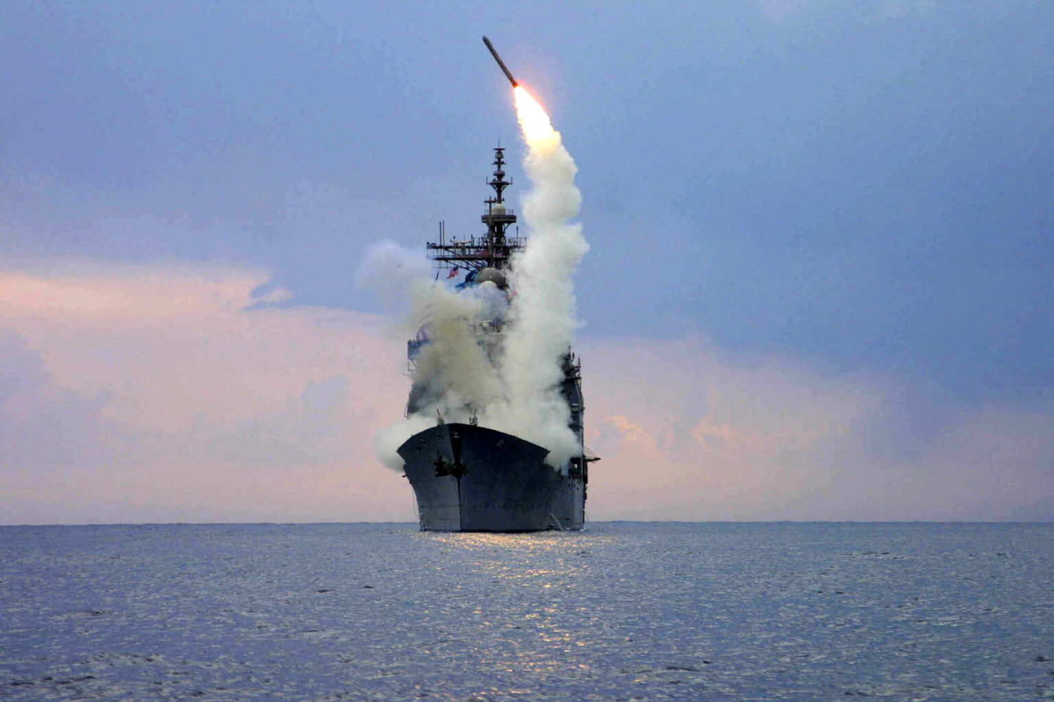 Odpal rakety Tomahawk Land Attack Missile. Foto: Intelligence Specialist 1st Class Kenneth Moll/U.S. Navy/Reuters