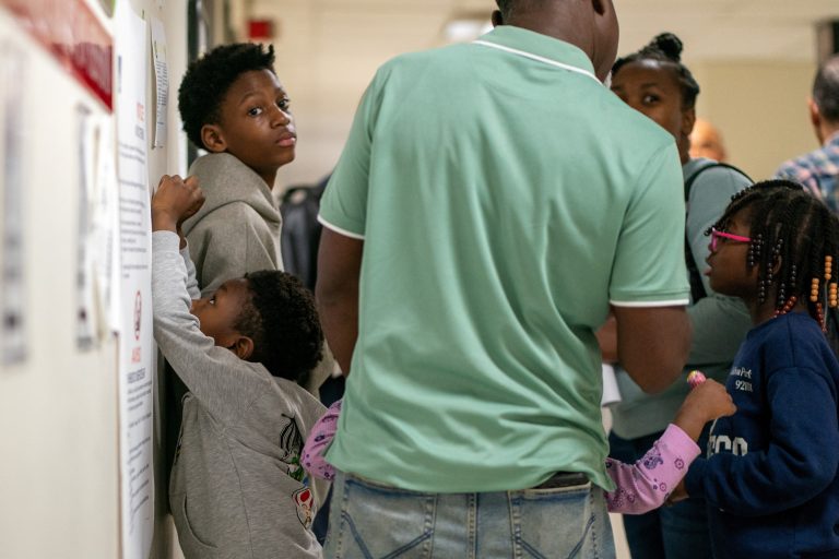 Gangy využívajú deti na vraždy, Švédsko chce znížiť vek trestnej zodpovednosti