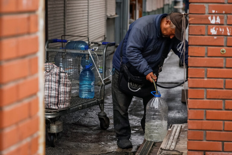 Ruské útoky prerušili prítok vody pre dva milióny Kyjevčanov