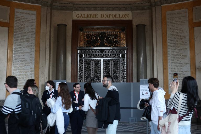 Múzeum Louvre opäť otvorilo svoje brány pre verejnosť