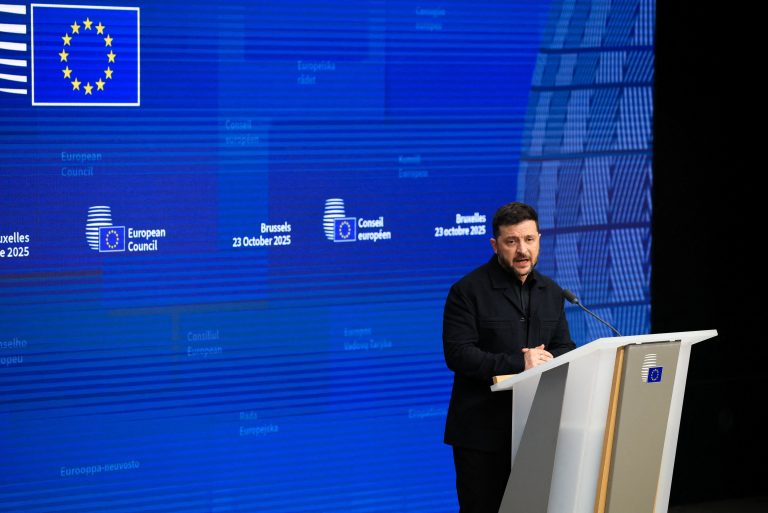 Lídri EÚ na samite zmiernili formulácie o finančnej podpore Ukrajiny