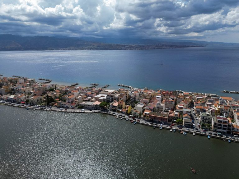 Taliansky dvor audítorov pozastavil výstavbu mosta na Sicíliu