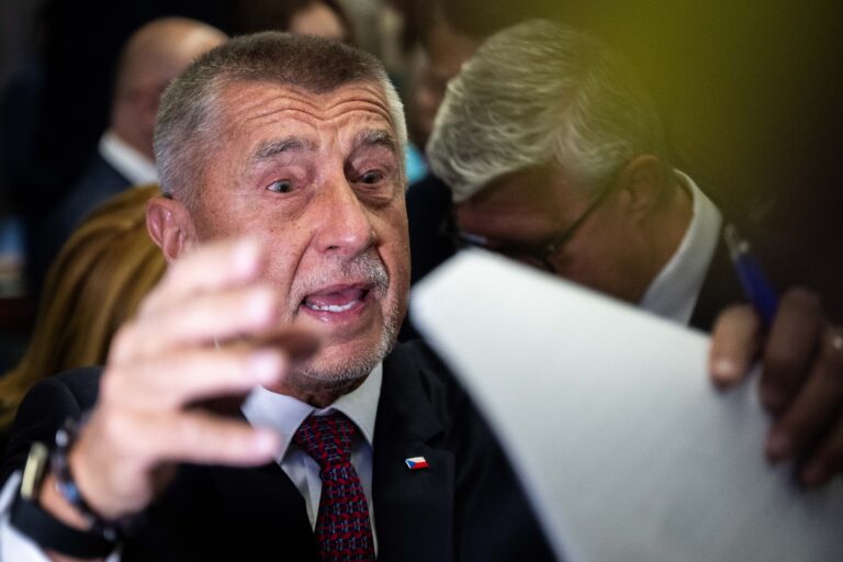 Babiš vo svojom sídle v Průhoniciach rokoval so zástupcami Motoristov i SPD