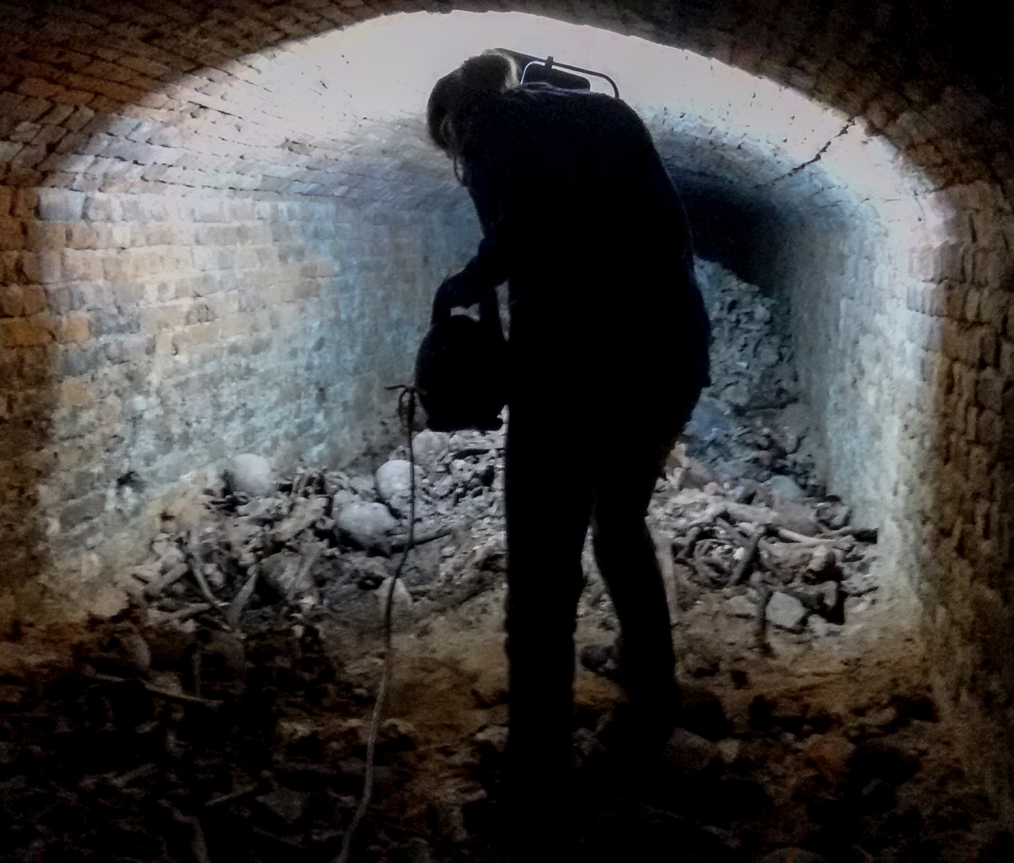 Renesančná úschovňa mŕtvol. V zúfalstve jedli trávu