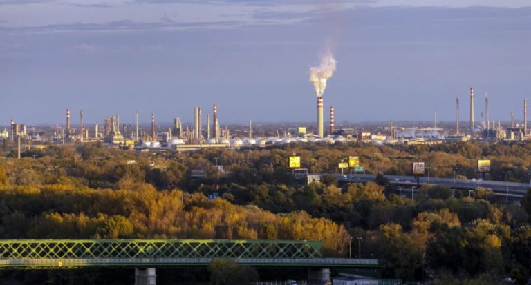 Uhlíkové clo Európskej únie ohrozí zamestnanosť, tvrdí ekonóm