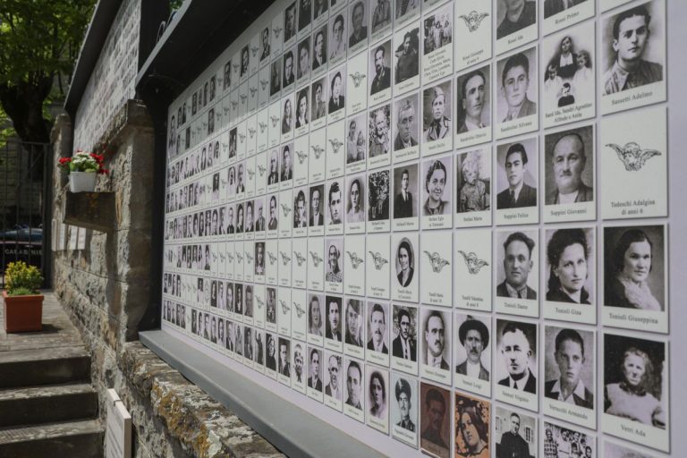 Súd po dekádach priznal odškodné, dostanú ho pozostalí za vojnový masaker