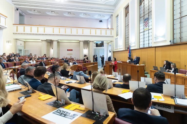 Chorvátsko obnovuje povinnú vojenskú službu