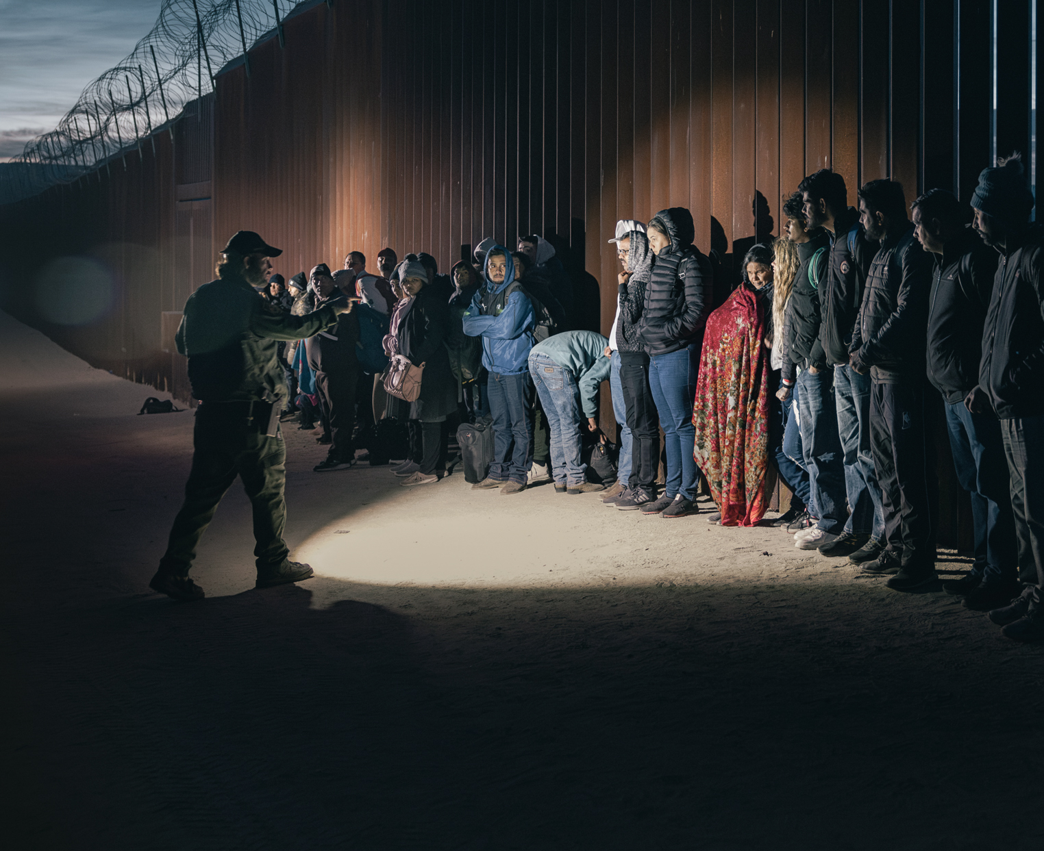 Trumpovo ťaženie proti migrantom prerastá do násilností