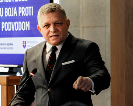 Fico avizuje konsolidačné opatrenia aj v roku 2026. Vláda pritvrdí boj proti tieňovej ekonomike
