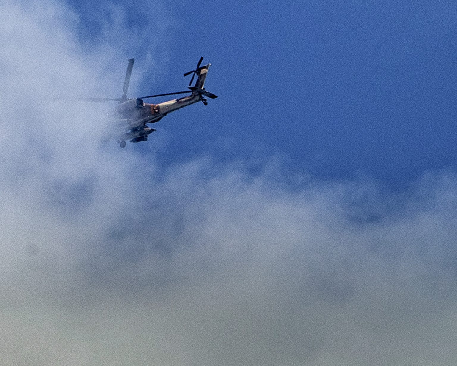 Die israelischen Angriffe auf Gaza gehen trotz der Ankündigung eines Waffenstillstands weiter. Foto: Mostafa Alkharouf/Anadolu via Getty Images