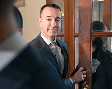 Drucker rieši 8. máj aj skorší začiatok letných prázdnin