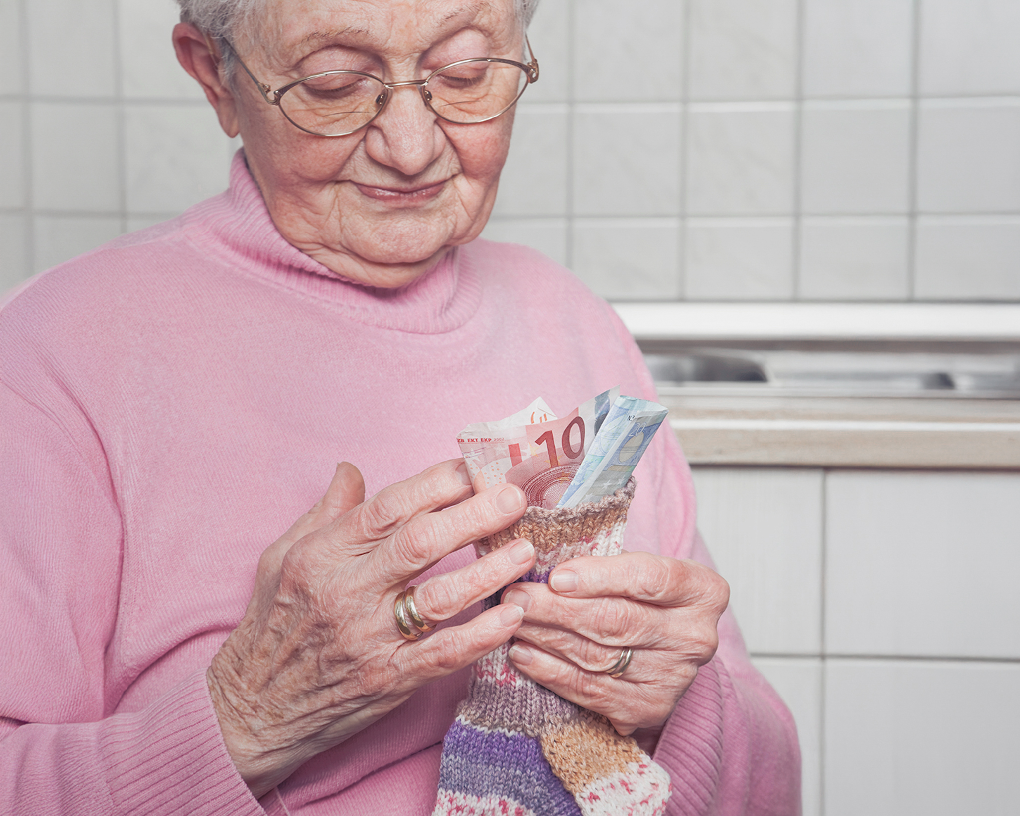 Dôchodky od januára poskočia výraznejšie ako vlani. Zdražovanie však nedorovnajú