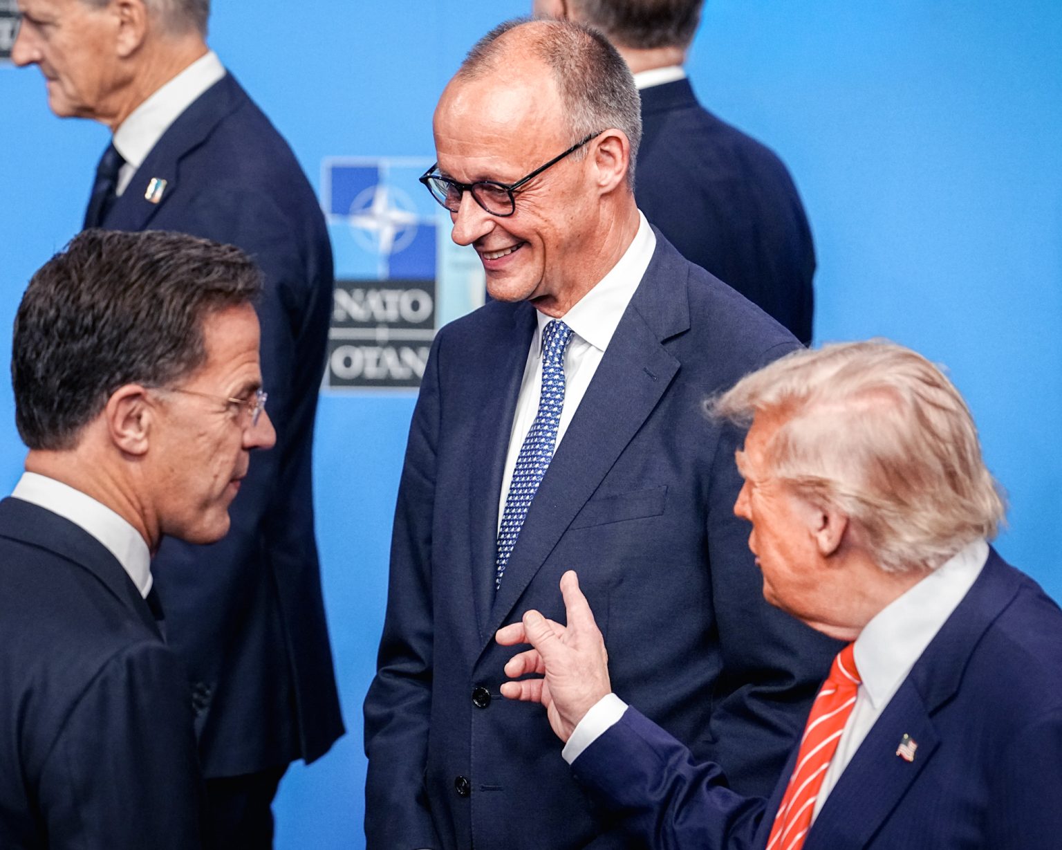 Mark Rutte, generálny tajomník NATO, nemecký kancelár Friedrich Merz a americký prezident Donald Trump. Foto: Kay Nietfeld/picture alliance via Getty Images