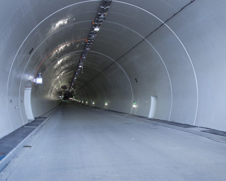 Vozovka v tuneli Višňové. Foto: Milan Podmaník/TASR