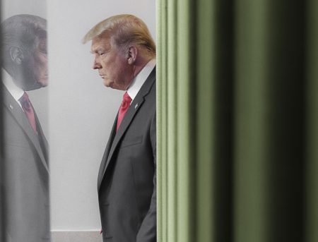 Trump ako hlavný investičný manažér a nafúknutá bublina kvantových počítačov