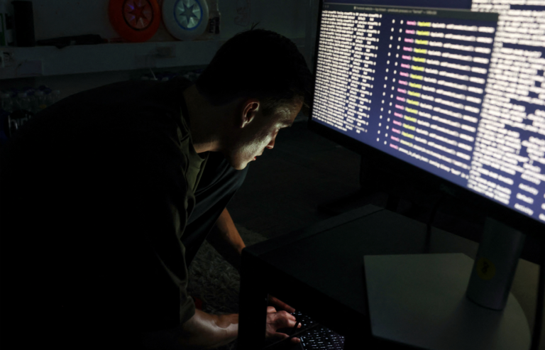 Rusko zvyšuje kapacity na kybernetické útoky, tvrdí poľský minister