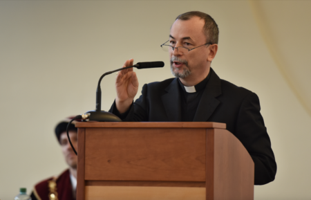 Portál 360tka kritizuje arcibiskupa Cyrila Vasiľa. A dezinformuje o jeho výučbe