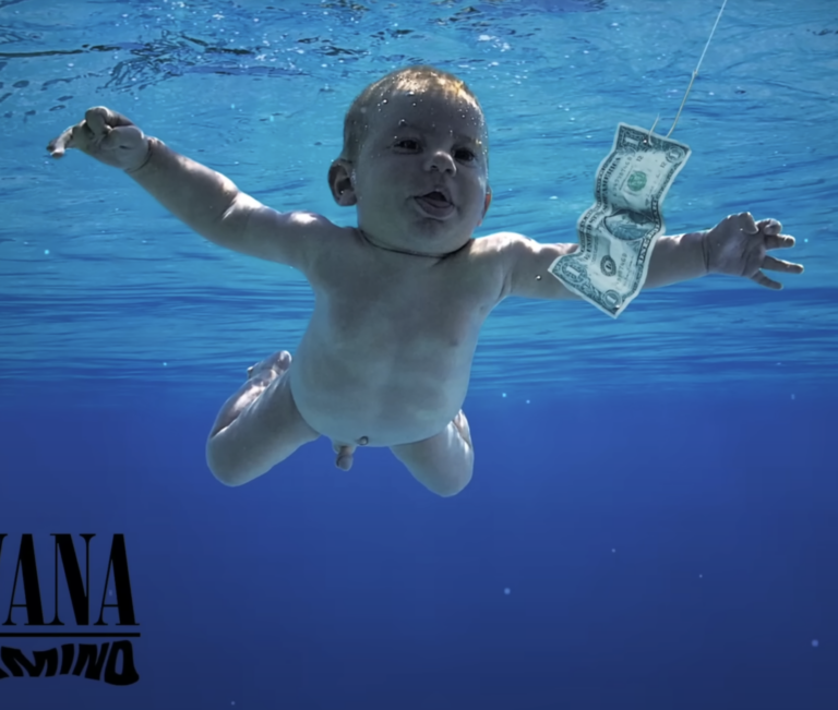 Muž z legendárnej obálky albumu Nirvany žaloval kapelu aj fotografa, prehral