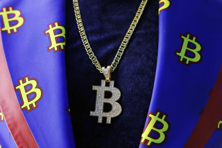 Bitcoin je na maxime, dôvodom sú aj obavy zo znehodnocovania dolára