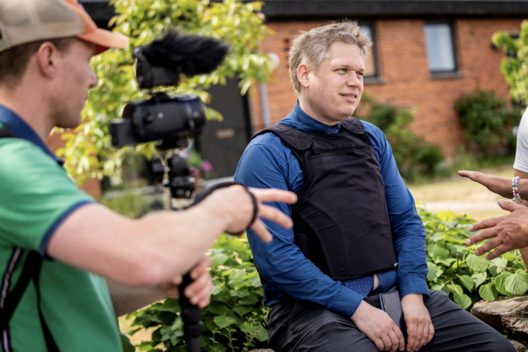 Aktivista pálil Korán, súd ho čiastočne oslobodil pre slobodu prejavu