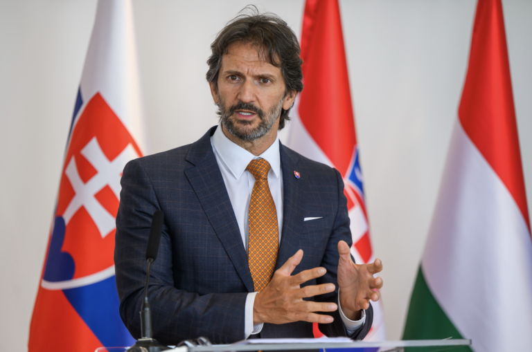 Kaliňák odmieta, že Slovensko pošle v rámci pomoci Ukrajine zbrane