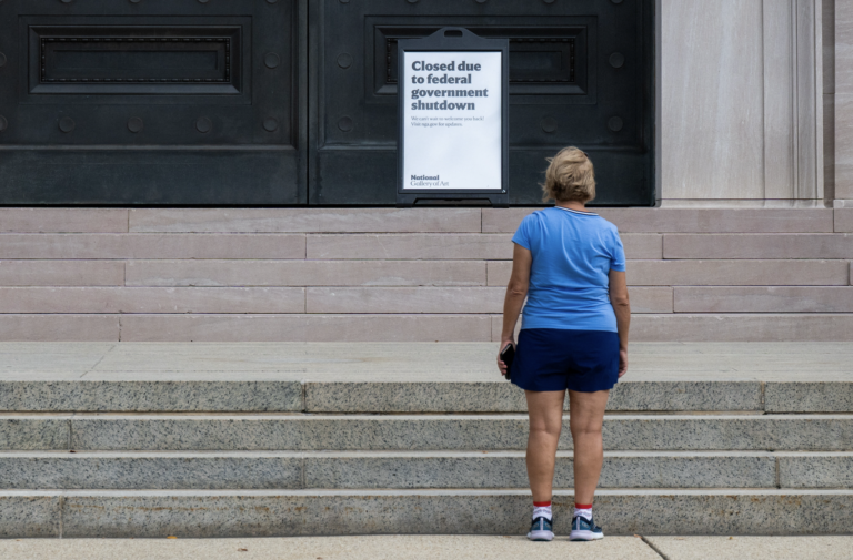 Pre uzáveru vlády v USA sú doma, ale možno nedostanú spätnú mzdu