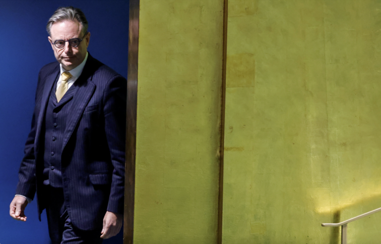 Belgicko zmarilo plán útoku na premiéra De Wevera dronmi s výbušninami