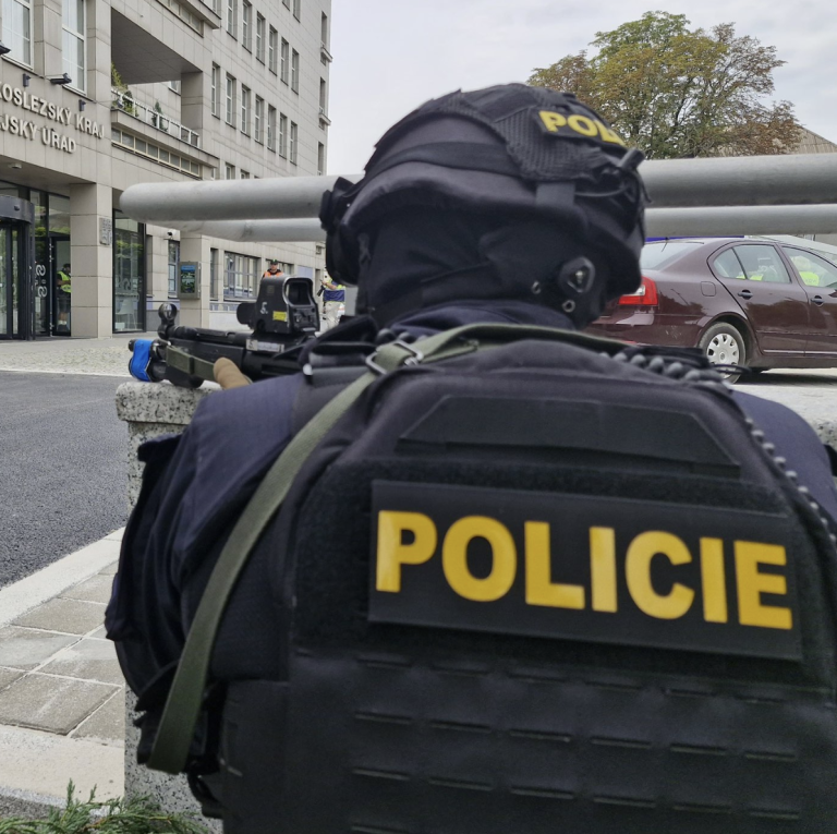 Česká polícia počas cvičenia omylom vtrhla do biskupského gymnázia
