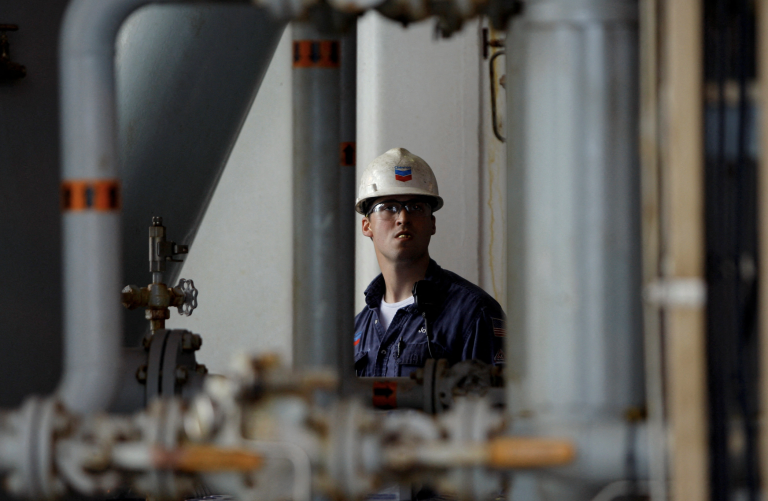 Kľúčový uzol ropovodu Družba po útoku zachvátil požiar