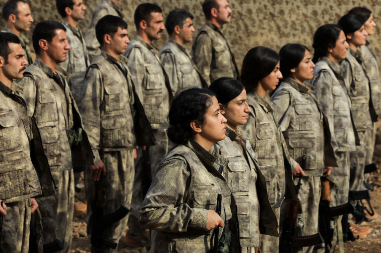 Die Partei der kurdischen Arbeiter zieht sich aus der Türkei zurück und fordert Integration