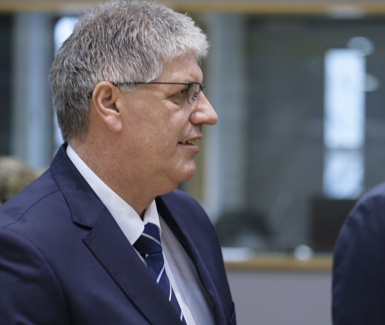 Po smrti muža spájanej s Rómami v Slovinsku odstúpili dvaja ministri