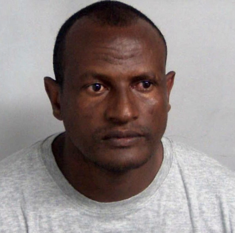 Etiópčan čelí v Británii nemravným obvineniam. Mali ho deportovať, omylom ho prepustili