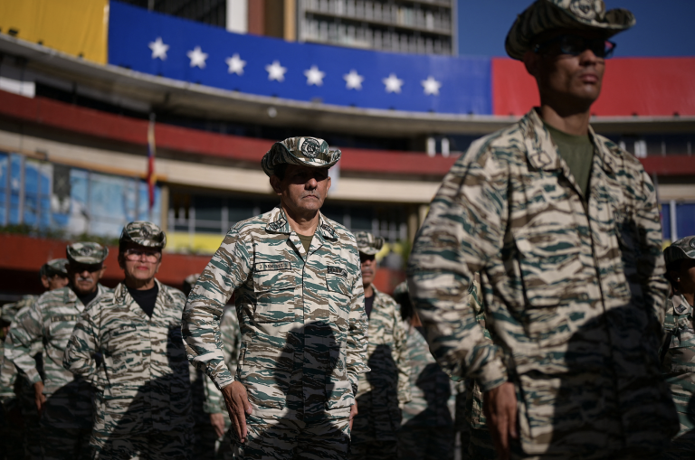 Venezuelu sužuje napätie s USA, v Caracase pristálo ruské lietadlo