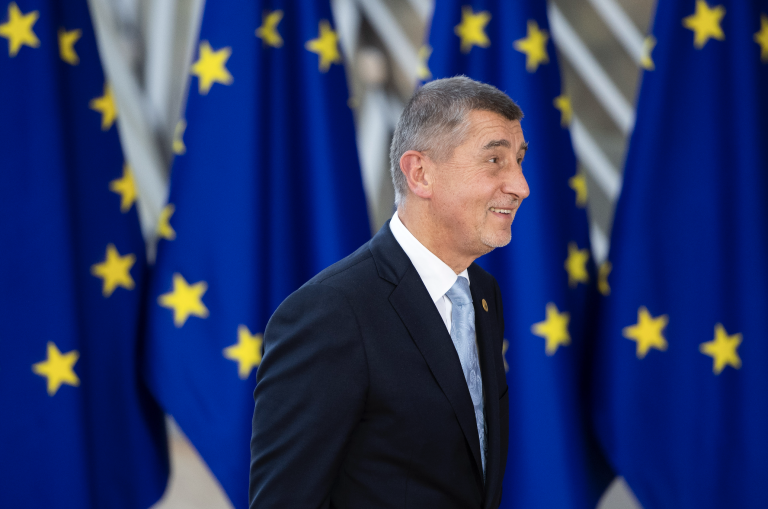 Budúca česká vláda euro neprijme, sľubuje lacné energie a nulovú DPH na lieky