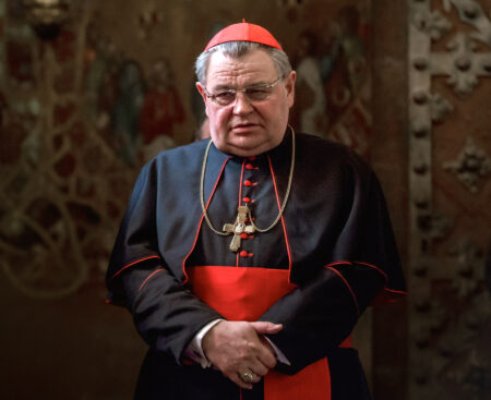 Zdravotný stav kardinála Duku sa zhoršil, je opäť v nemocnici