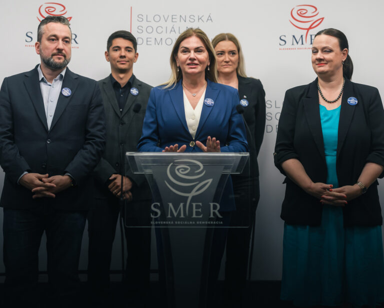 Zľava: Ľuboš Blaha, Erik Kaliňák, Monika Beňová, Judita Laššáková a Katarína Roth Neveďalová. Foto: Jaroslav Novák / TASR