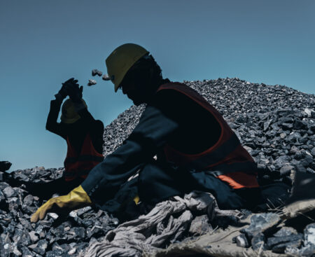 Európa vo vzácnych zeminách ťahá za kratší koniec. Prvé kroky má však za sebou