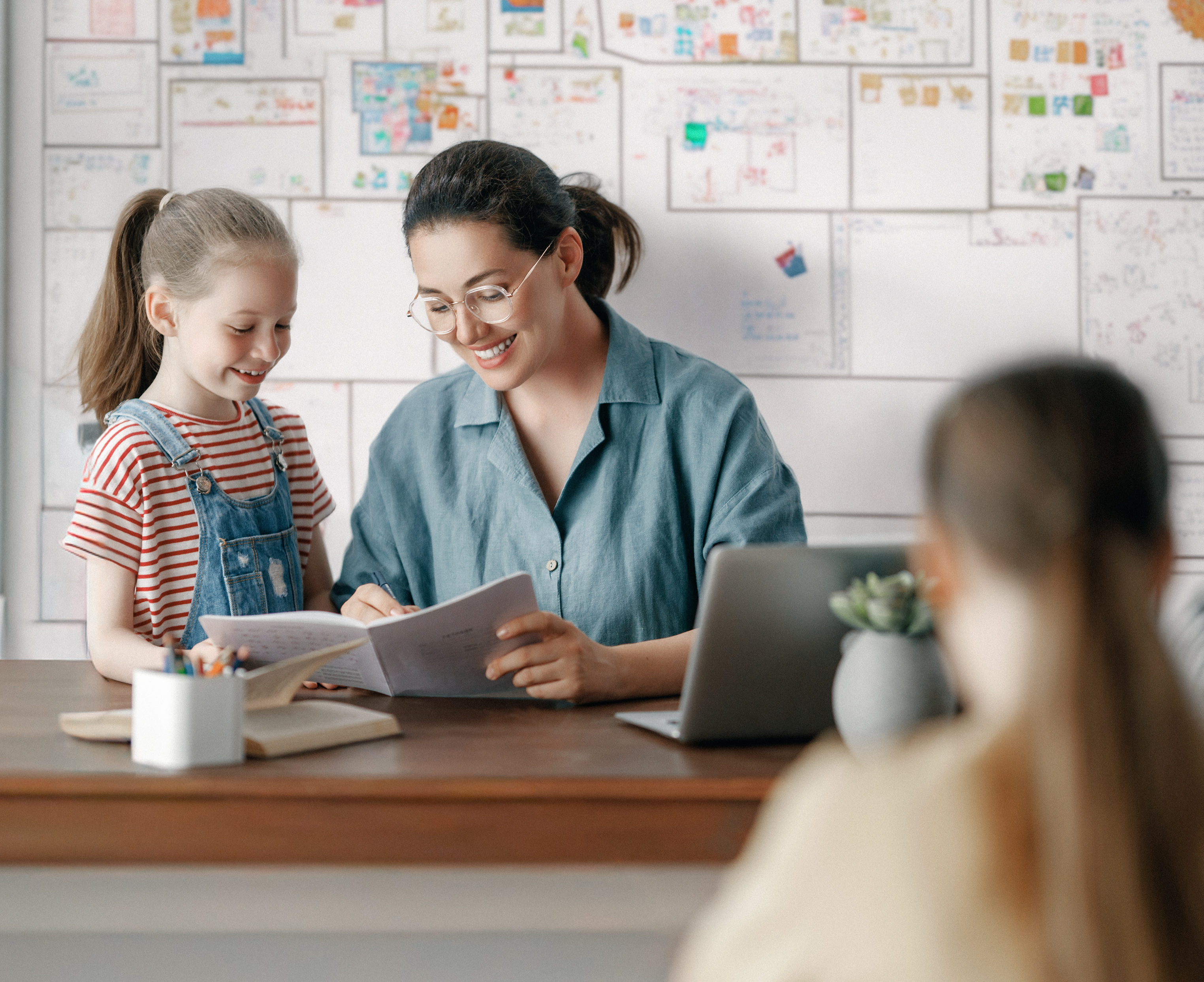 Učiť chcú, no nevydržia. Pre mladých pedagógov je kľúčová kvalita vedenia, nie platové bonusy