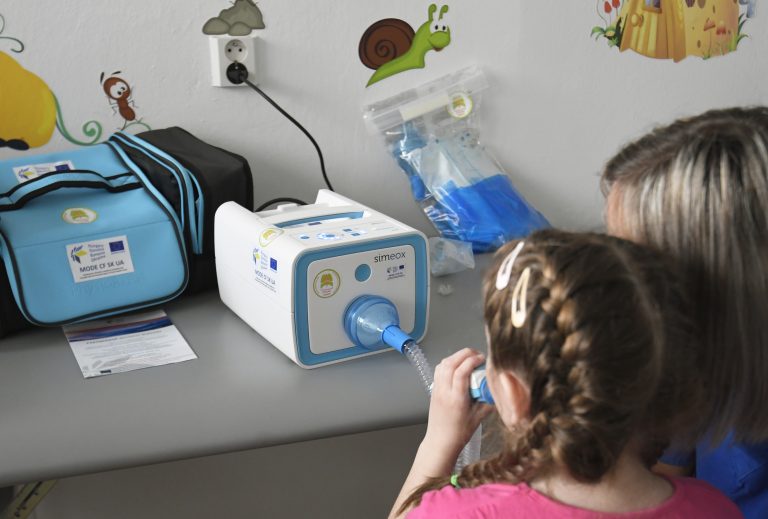 Dôvera podporuje úhradu liečby cystickej fibrózy, trvá na efektívnosti