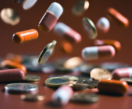 Farmaceutické firmy dlžia Slovensku peniaze. Nepýtame si ich