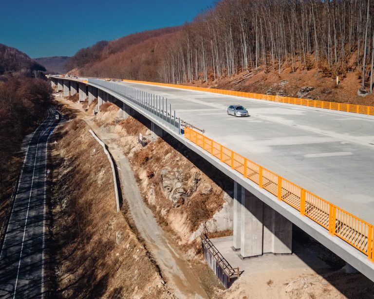 Úsek R2 Kriváň - Mýtna pred dokončením. Foto: ndsas.sk